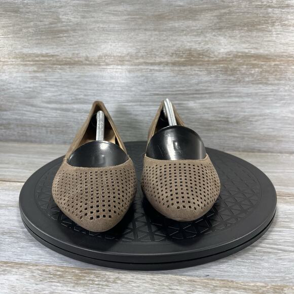 Vionic Women's Posey Perforated Leather Slip On Flats Size 7 - Picture 2 of 9